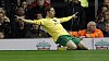 Grant Holt z Norwiche oslavuje vyrovnávací branku do sítě Liverpoolu. Grant Holt