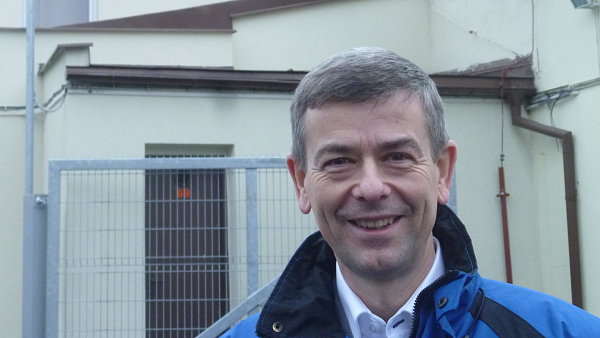 Ředitel karlovarského závodu <b>Jan Becher</b> Vladimír Darebník patří mezi dva ... - becher