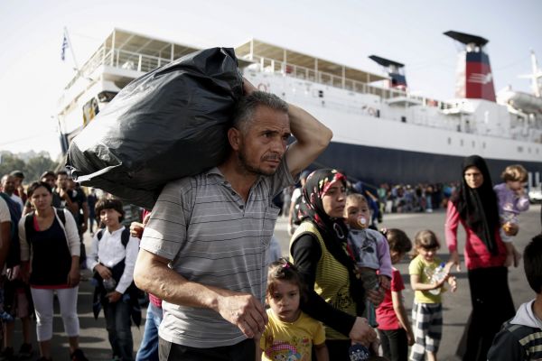 Uprchlíci v Athénském pístavu Piraeus