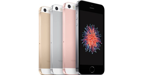 iPhone 6 SE ve v&scaron;ech barevn&yacute;ch variant&aacute;ch