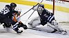 Ond�ej Pavelec p�edv�d� z�krok proti Maxovi Talbotovi.