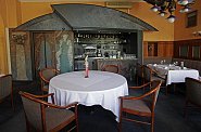 V podniku Le Lapin Blue najdete sv�tov� se tv���c� menu v proveden� n�koho, kdo na n�j nesta��.