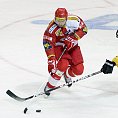 Jaroslav Bedn�� (vlevo) se loni, ne� ode�el do �v�carska, mihl po n�kolika letech i v extralize. Te� u� by v n� cht�l z�stat