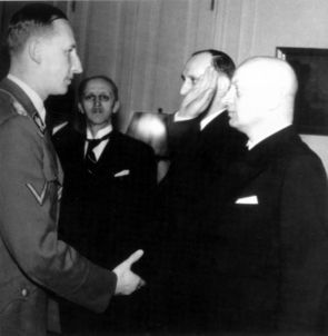 Protektor�t - Hitler - Heydrich