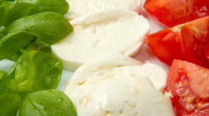 N�vrat ke ko�en�m gastronomie znamen� v It�lii znovuobjeven� levn�ch a v��ivn�ch recept�.