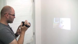 Sony kamera se zabudovaným projektorem.