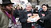 Biskup V�clav Mal� b�hem lo�sk� demonstrace proti zv��en� DPH na knihy
