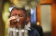 Čepují v hospodě kalné a nakyslé pivo bez pěny? Nejspíš mají špinavé trubky.