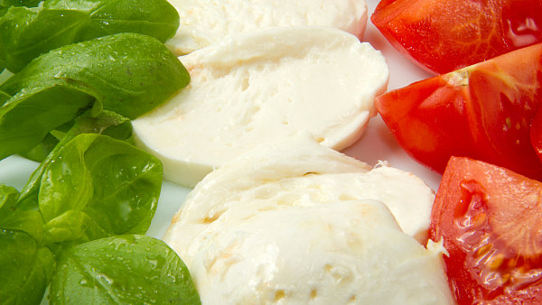 N�vrat ke ko�en�m gastronomie znamen� v It�lii znovuobjeven� levn�ch a v��ivn�ch recept�.