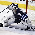 Ond�ej Pavelec p�edv�d� z�krok proti Maxovi Talbotovi.