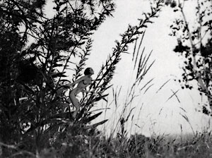 [Jedno jsme: já, vítr, slunce, voda, země! (fotografie z roku 1935). Repro z knihy František Drtikol: Duchovní cesta.]