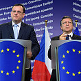 Premiér Petr Nečas po jednání s předsedou Evropské komise Josém Barrosem. Premiér Petr Nečas po jednání s předsedou Evropské komise Josém Barrosem.