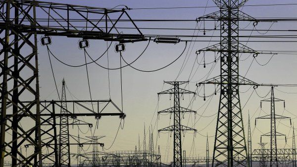 Cena elekt�iny na burz&aacute;ch let&iacute; nahoru, za 14 dn&iacute; vzrostla o v&iacute;ce ne� p�tinu a p�ekonala hranici 30 eur