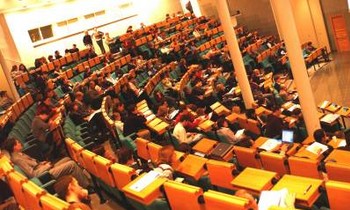 studenti_vysoka_skola_univerzita_aula__350x210_.jpg