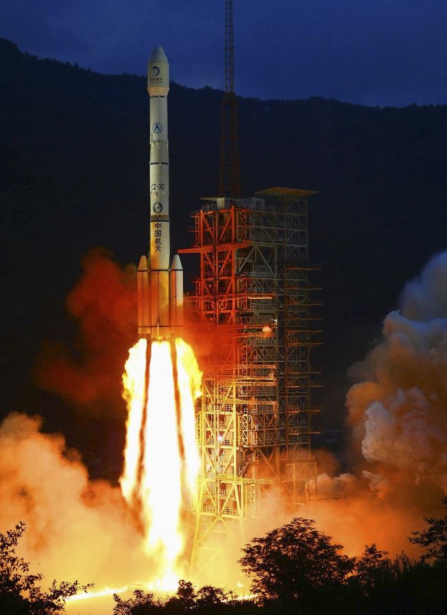 start čínské rakety nesoucí sondu k Měsíci