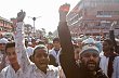 Indi�t� muslimov� v p�tek protestovali proti p��jezdu Rushdieho.