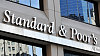 Logo americk� ratingov� agentury S&P na budov� jej�ho s�dla.