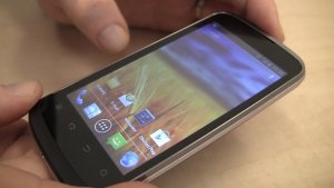 Mobilní telefon ZTE.