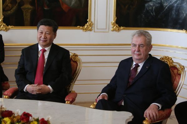 Čínský prezident Si Ťin-pching se na Pražském hradě setkal s Milošem Zemanem.