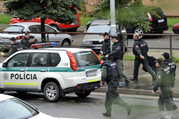 Streľba v Devínskej Novej Vsi. Foto: TASR Streľba v Devínskej Novej Vsi. Foto: TASR