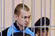 Dmitryj Konovalov (vlevo) a Vladislav Kovalev (vpravo) před soudem Soudní stání s atentátníky z minského metra (15. září 2011)