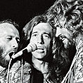 Bee Gees v roce 1979 - zleva Maurice, Robin a Barry Gibb p�i koncert� v Miami Beach