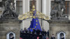 Milo� Zeman a Jos� Barroso p�i vzty�ov�n� evropsk� vlajky na n�dvo�� Pra�sk�ho hradu