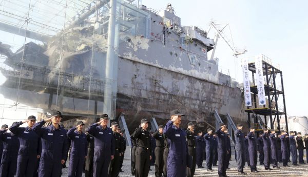 Jihokorejsk nmonictvo ped vrakem lodi, kterou v roce 2010 potopila torpda
