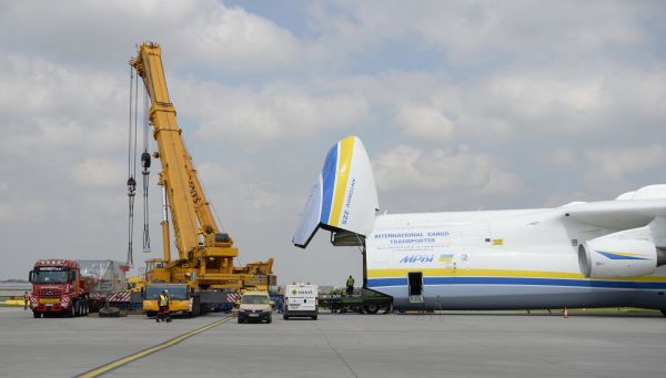Do největšího dopravního letounu světa Antonov An-225 Mrija nakládali 11. května na ruzyňském letišti v Praze 120tunový turbogenerátor vyrobený v plzeňské firmě Brush SEM. Přepraven bude do australské