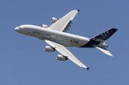 Airbus A380 na aerosalonu v Paříži. Airbus A380 na aerosalonu v Paříži.