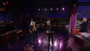 Joan_Baez_Kris_Kristofferson_-_Me_and_Bobby_McGee_1969_Live_on_Letterman_11-07-2011_HD_1080p_.mp4.jpg
