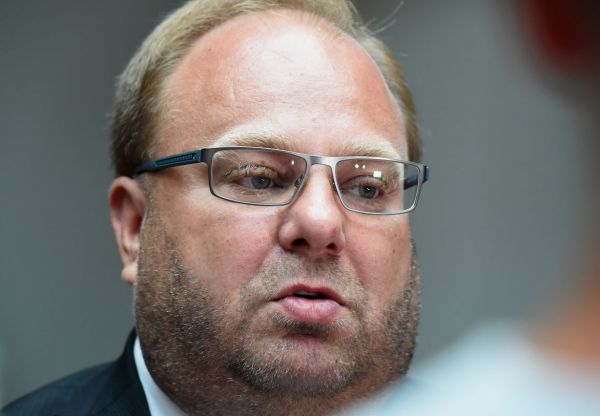 Babi&scaron; se mus&iacute; omluvit hejtmanovi Nov&aacute;kovi.