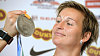 Barbora Špotáková ukázala stříbrnou medaili z MS.