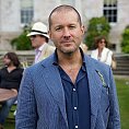 Jonathan Ive, designér Applu. Jonathan Ive, designér Applu.