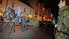 Arm�da cvi�� na smute�n� pr�vod Prahou.
