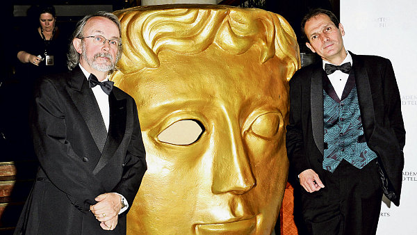 David Sproxton (vpravo) založil studio Aardman společně se svým spolužákem ze studií Peterem Lordem (vlevo)