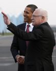 Americký prezident přiletěl do Prahy. Americký prezident přiletěl do Prahy.