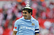 Carlos T�vez v dresu Manchesteru City po v�t�zstv� v FA Cupu