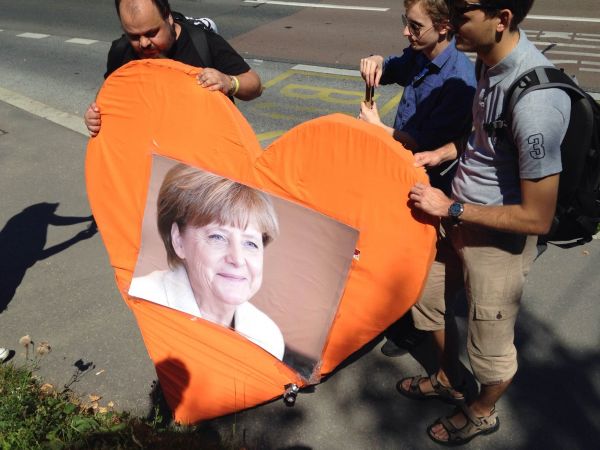 Demonstrace Angela Merkelová pøíznivci