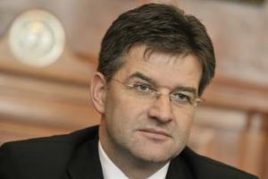 Minister slovenskej diplomacie Miroslav Laj�ak. Sn�mka: AP Photo/Bela Szandelszky