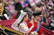 William a Kate proj�d�j� davem v historicky otev�en�m ko��ru z roku 1903.
