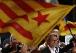 Katalnsk premir Artur Mas oslavuje vsledky mstnch voleb.