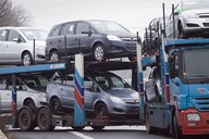 Současná finanční a ekonomická krize tvrdě zasáhla automobilový průmysl Současná finanční a ekonomická krize tvrdě zasáhla automobilový průmysl