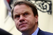 Ministr životního prostředí v demisi Martin Bursík. Ministr životního prostředí v demisi Martin Bursík.