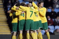 Fotbalisté Žiliny oslavují gól do sítě Aston Villy. Fotbalisté Žiliny oslavují gól do sítě Aston Villy.