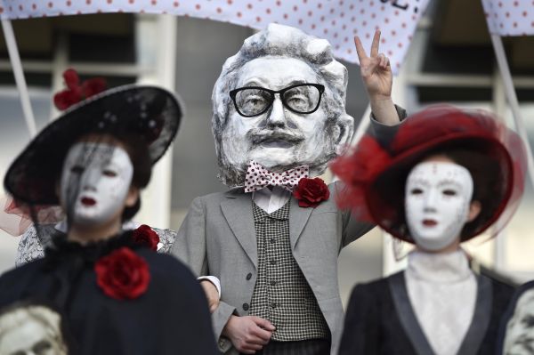 Festival Na prknech, dla�b� i tr&aacute;v�.