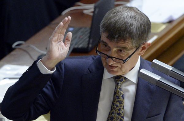 Ministr financí Andrej Babiš na mimoádné schzi snmovny.