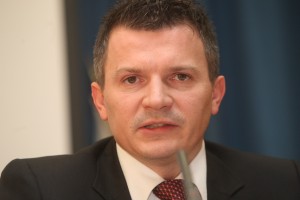 Minister financi 004an0020Poi0061tek