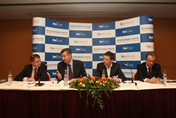 Hos�ami v�eraj�ieho HNClubu boli z�ava Ivan Lu�ica, riadite� Consultingu, Deloitte Slovakia, Andreas Widmer, zakladate� spolo�nosti S.E.V.E.N.
