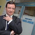 K�e vodu a bere miliony